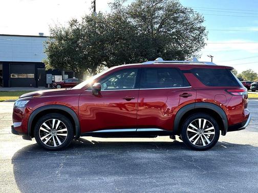 2023 Nissan Pathfinder Platinum FWD