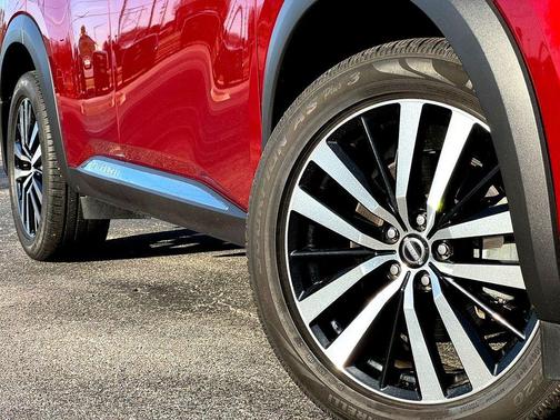 2023 Nissan Pathfinder Platinum FWD