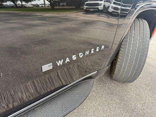 Diamond Black Crystal Pearlcoat 2024 Jeep Wagoneer Series II 4x2