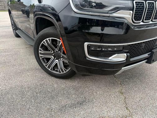 Diamond Black Crystal Pearlcoat 2024 Jeep Wagoneer Series II 4x2