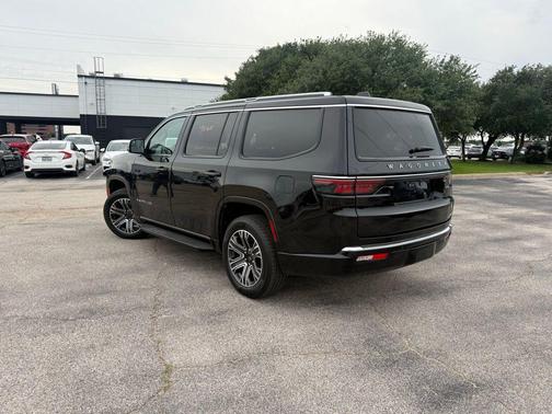 Diamond Black Crystal Pearlcoat 2024 Jeep Wagoneer Series II 4x2