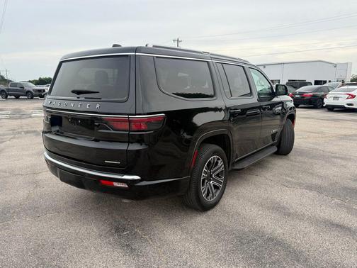 Diamond Black Crystal Pearlcoat 2024 Jeep Wagoneer Series II 4x2