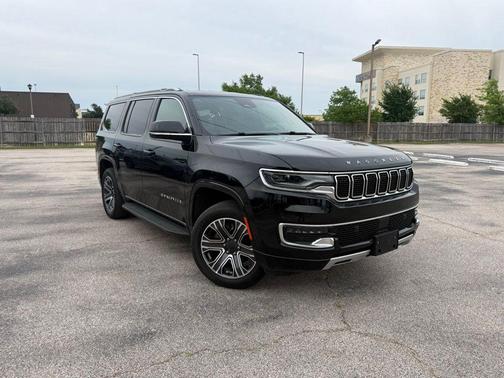 Diamond Black Crystal Pearlcoat 2024 Jeep Wagoneer Series II 4x2