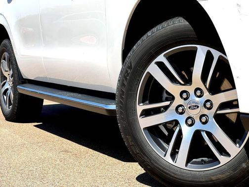 Star White Metallic Tri-Coat 2023 Ford Expedition XLT