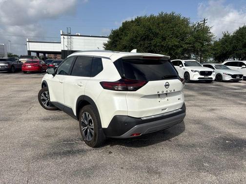 Pearl White Tricoat 2021 Nissan Rogue SV