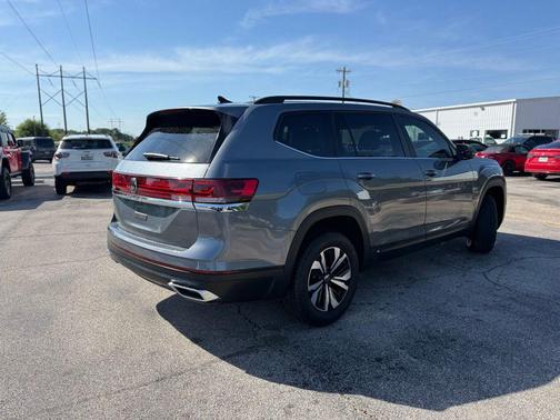 Platinum Gray Metallic 2024 Volkswagen Atlas 2.0T SE