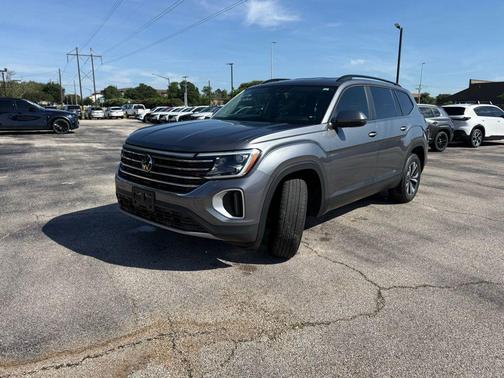 Platinum Gray Metallic 2024 Volkswagen Atlas 2.0T SE