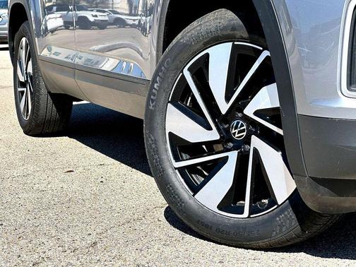 2024 Volkswagen Atlas 2.0T SE w/Technology 4MOTION