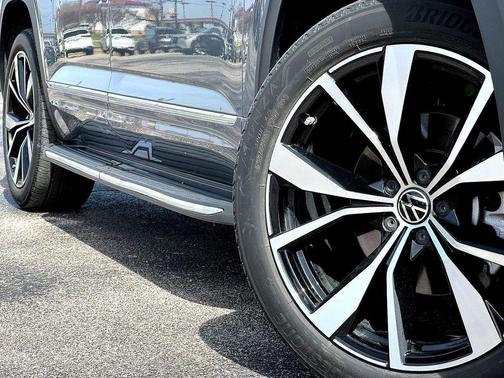 2024 Volkswagen Atlas Cross Sport 2.0T SEL Premium