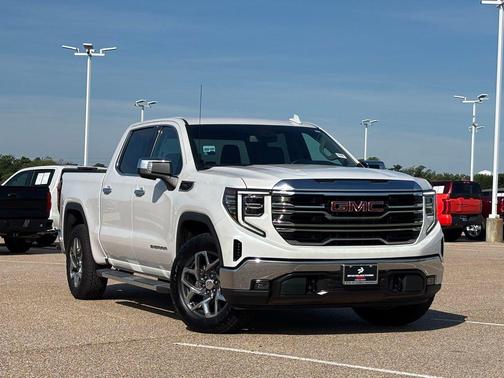 White Frost Tricoat 2022 GMC Sierra 1500 SLT