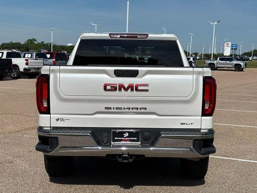 White Frost Tricoat 2022 GMC Sierra 1500 SLT