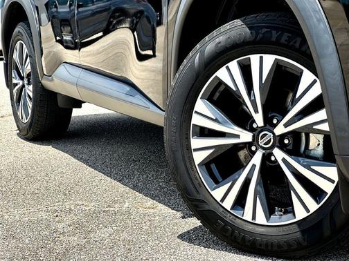 Super Black 2021 Nissan Rogue SV