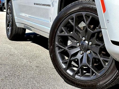 2023 Jeep Grand Cherokee L Summit
