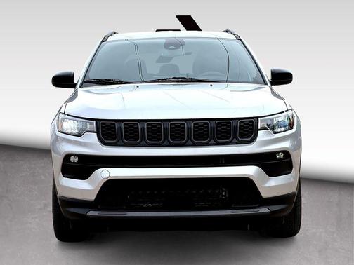 Silver Zynith Metallic Clearcoat 2025 Jeep Compass Latitude