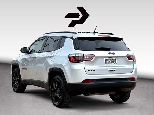 Silver Zynith Metallic Clearcoat 2025 Jeep Compass Latitude