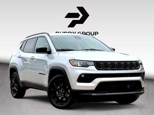 Silver Zynith Metallic Clearcoat 2025 Jeep Compass Latitude