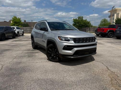 Silver Zynith Metallic Clearcoat 2025 Jeep Compass Latitude