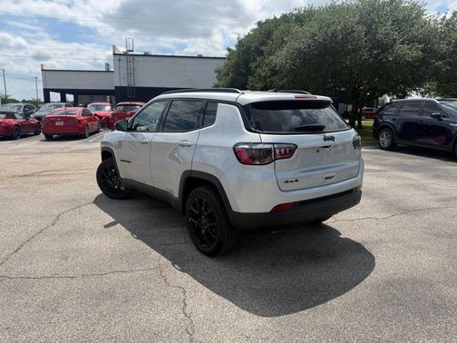 Silver Zynith Metallic Clearcoat 2025 Jeep Compass Latitude