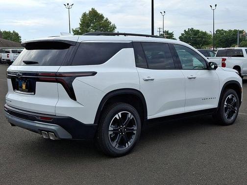 Summit White 2027 Chevrolet Traverse LT