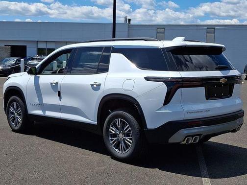 Summit White 2026 Chevrolet Traverse LT
