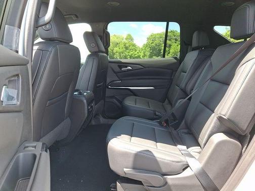 Summit White 2026 Chevrolet Traverse LT