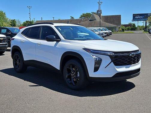Summit White 2026 Chevrolet Trax LT