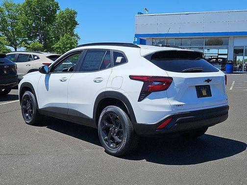 Summit White 2026 Chevrolet Trax LT