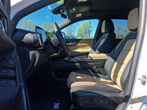 Polar White 2026 Chevrolet Equinox ACTIV