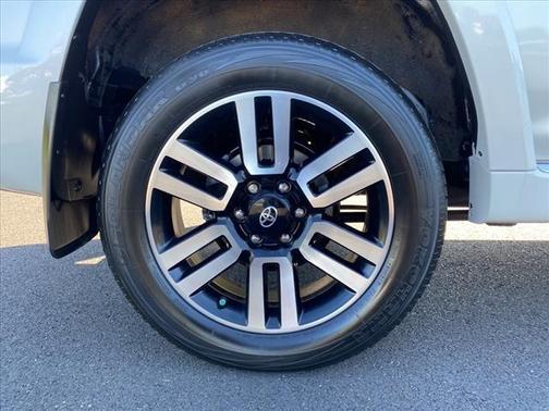 Photo 3 of 31 of 2019 Toyota 4Runner Limited