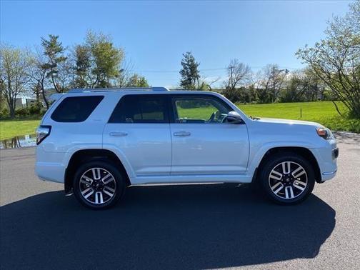 Photo 2 of 31 of 2019 Toyota 4Runner Limited
