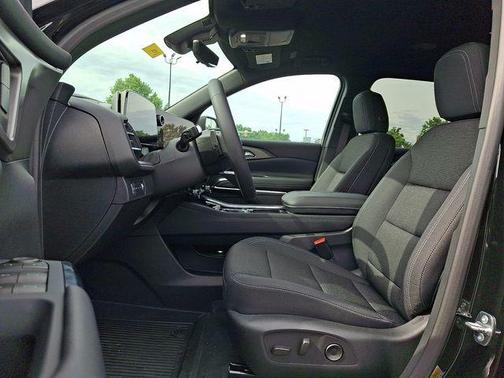 Black Metallic 2026 Chevrolet Traverse LT