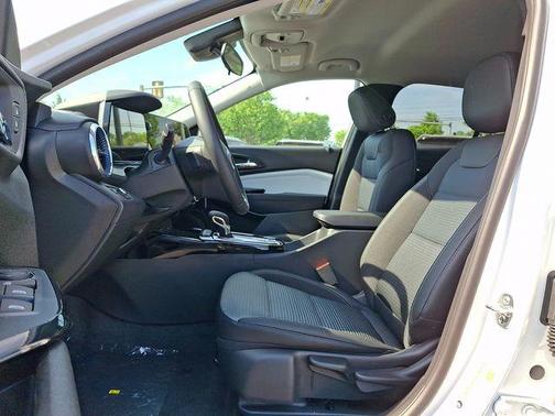 Summit White 2026 Chevrolet Trax LT