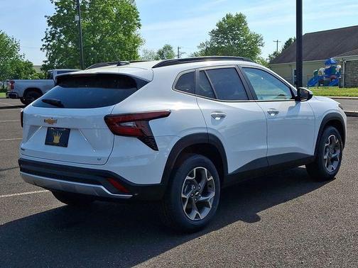 Summit White 2026 Chevrolet Trax LT