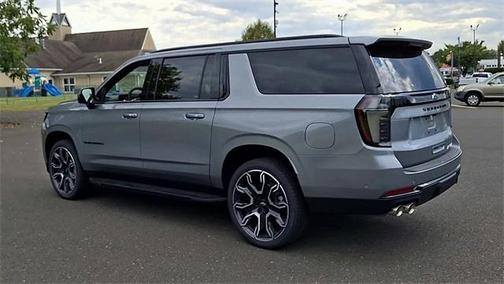 2025 Chevrolet Suburban RST