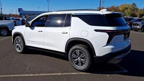 Summit White 2026 Chevrolet Traverse LT