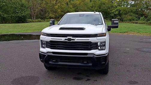 Summit White 2024 Chevrolet Silverado 2500 Custom