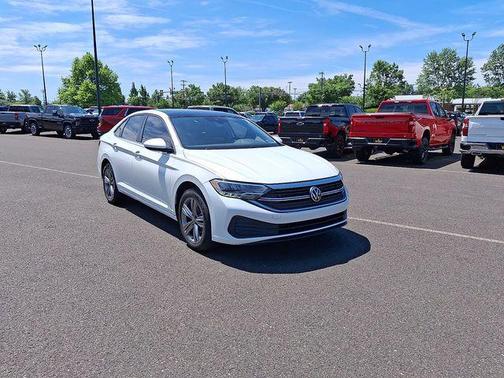 Opal White Pearl Effect 2024 Volkswagen Jetta 1.5T SE