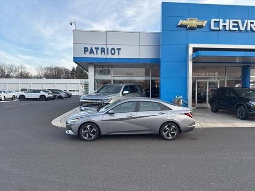 2023 Hyundai ELANTRA SEL