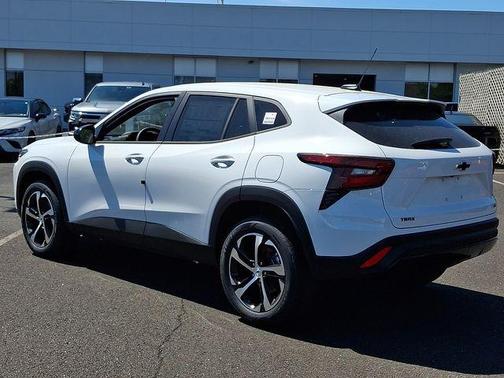 Summit White 2026 Chevrolet Trax 1RS