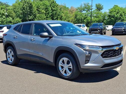 Sterling Gray Metallic 2026 Chevrolet Trax LS