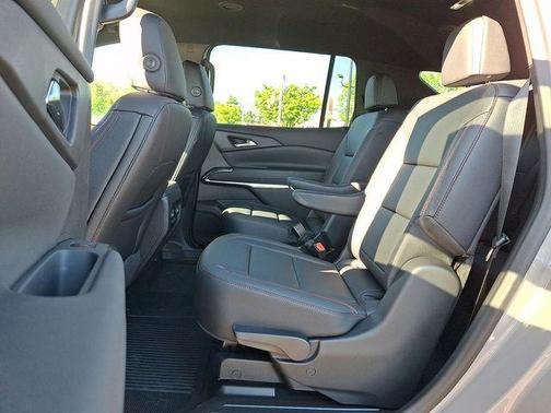 Sandstone 2026 Chevrolet Traverse Z71