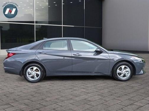 2023 Hyundai ELANTRA SE