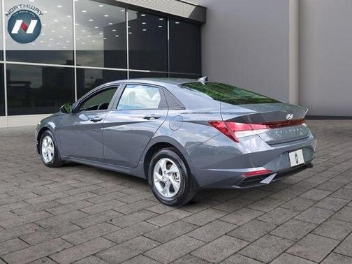 2023 Hyundai ELANTRA SE
