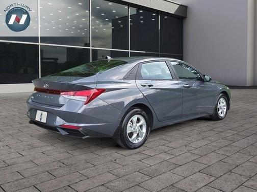 2023 Hyundai ELANTRA SE