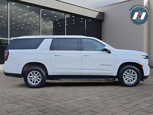 2023 Chevrolet Suburban LT