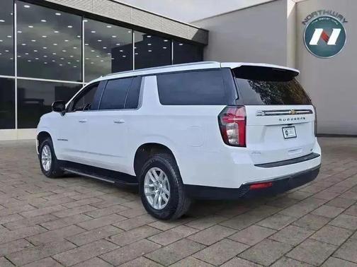 2023 Chevrolet Suburban LT