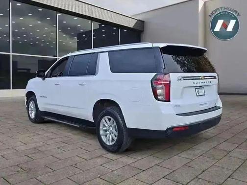 2023 Chevrolet Suburban LT