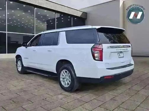 2023 Chevrolet Suburban LT