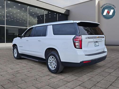2023 Chevrolet Suburban LT