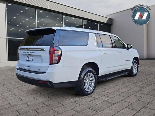 2023 Chevrolet Suburban LT